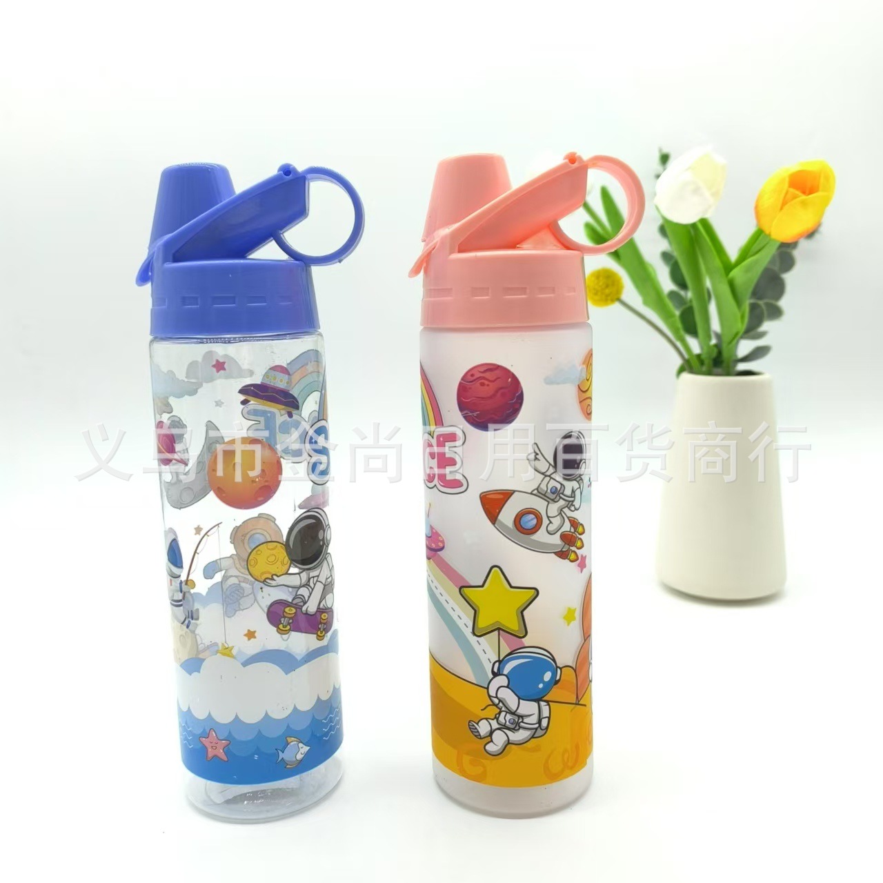 A cute and portable cartoon printed plastic transparent frosted children's straw space cup with a high level of appearance and astronaut pattern Specification drawing