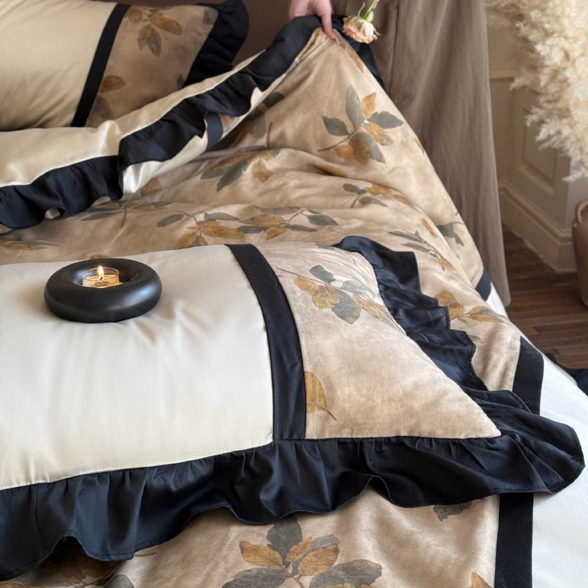 Italian light luxury style long-staple cotton/Tencel four-piece set, all-cotton retro digital printed quilt cover, all-season bedding Specification image
