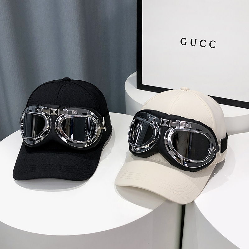 A new men's trendy pilot hat with built-in sunglasses, a baseball cap, a women's Korean streetwear style, versatile glasses and a baseball cap Application Scenario