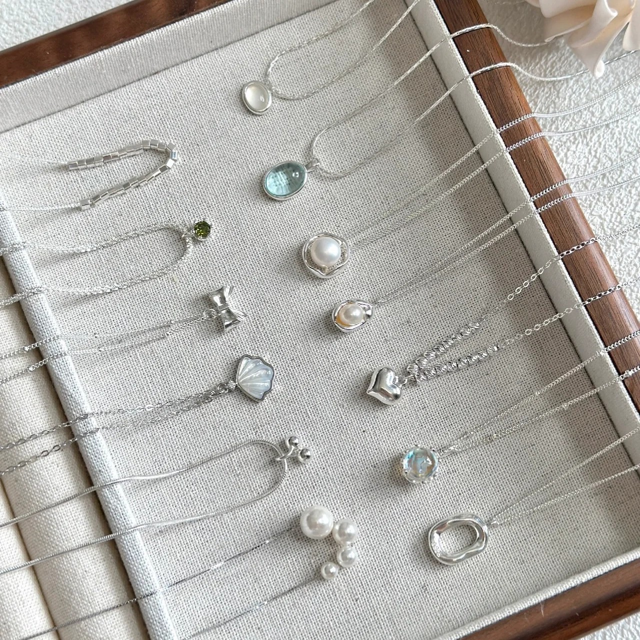 Ins-style pearl shell summer versatile necklace, women's bow, non-fading, niche design sense collarbone chain accessory Specification image