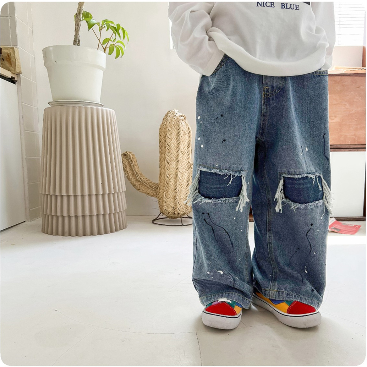 The 2022 autumn bestsellers of children's jeans, Korean-style ripped paint wide-leg pants for boys, girls and babies, stylish children's pants
