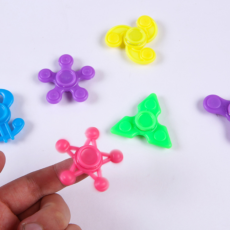 Wholesale of 4cm children's finger spinner plastic mini finger spinner eggshell accessories and educational small toys Specification image