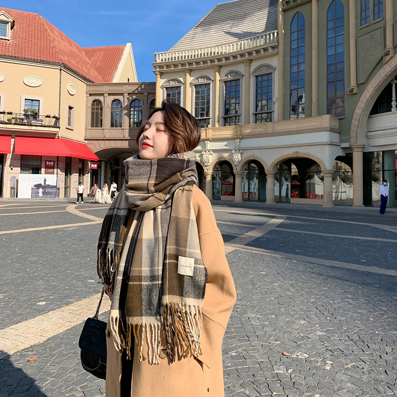 The new Korean checkered scarf for women in 2024 is a faux cashmere retro checkered tassel scarf shawl Application Scenario