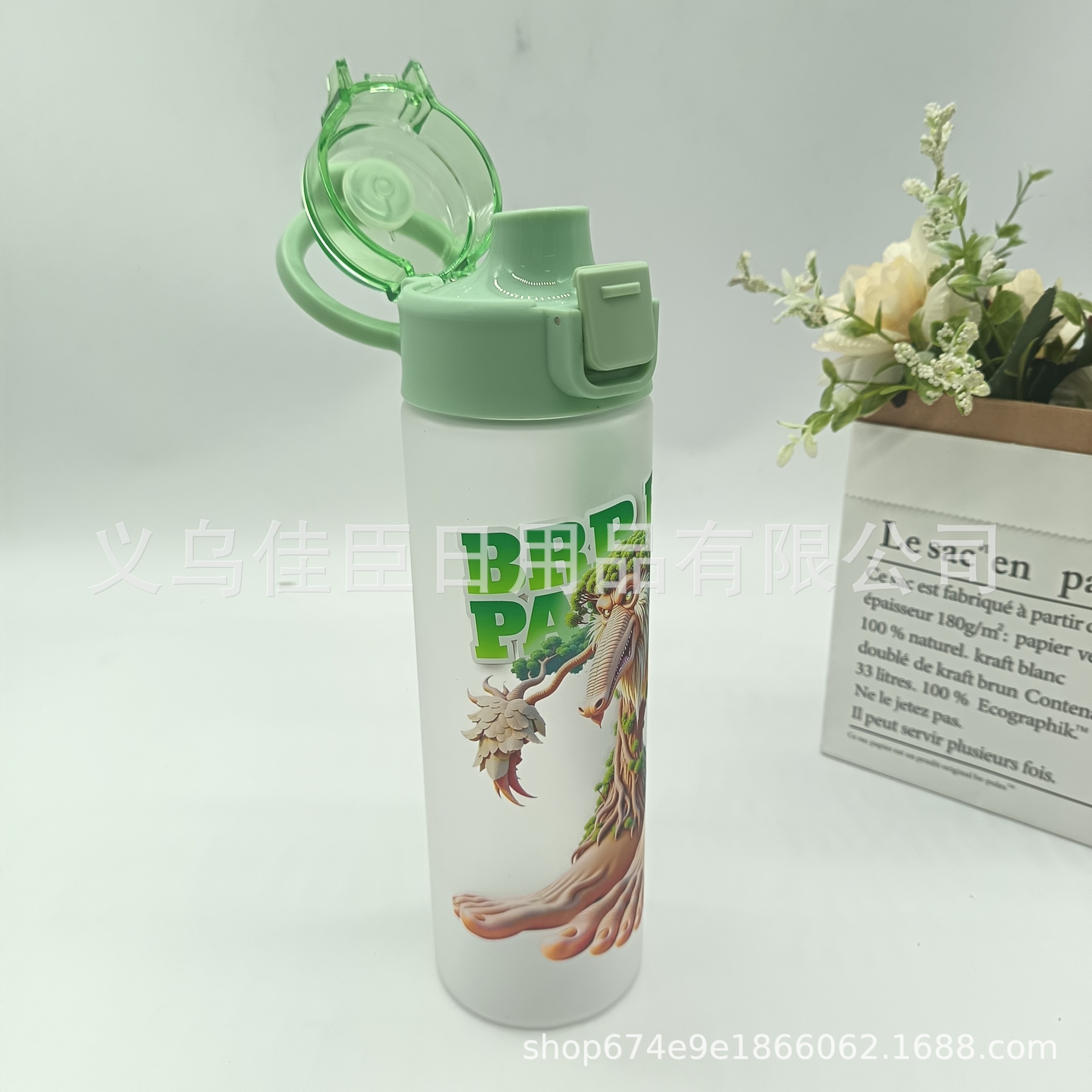 Overseas best-selling mountain and sea classic water cup, space cup, spray-painted portable sports water bottle, children and students' drinking cup Application Scenario