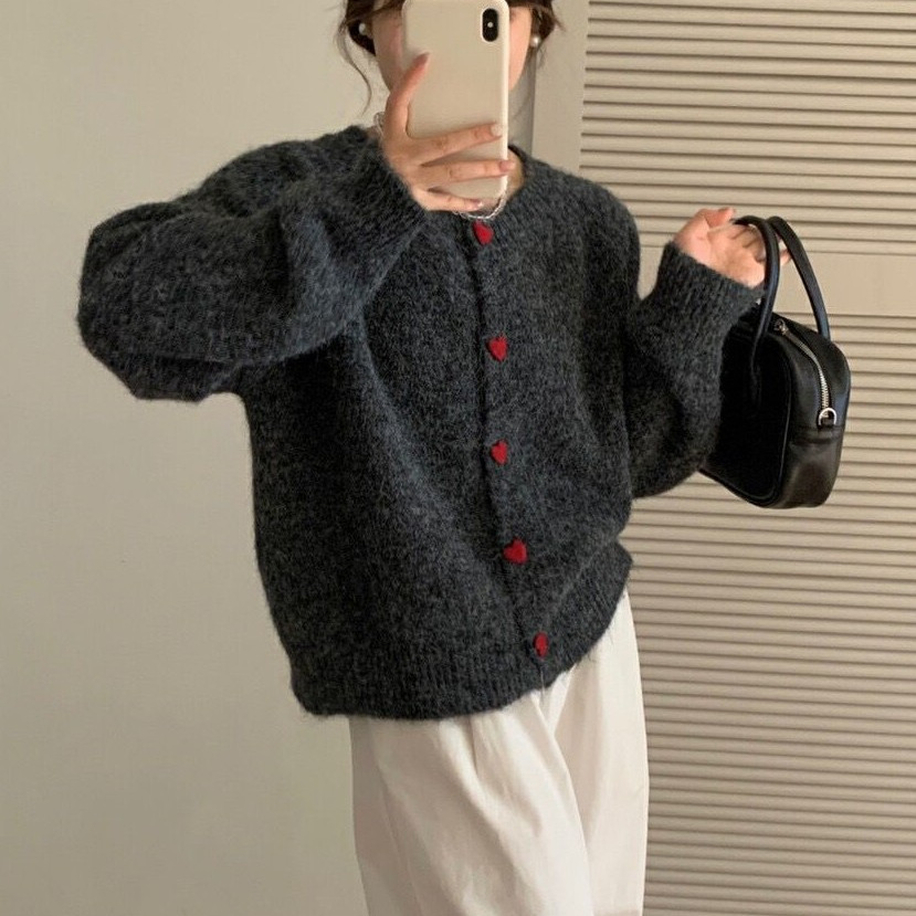 韩系软呼呼爱心纽扣针织开衫女秋冬季新款圆领宽松慵懒风毛衣外套