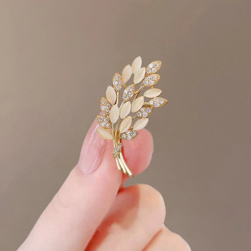 High-Grade Delicate Opal Wheathead Brooch Women Luxury Design Sense Small Corsage Temperament Sweater Pin Accessories