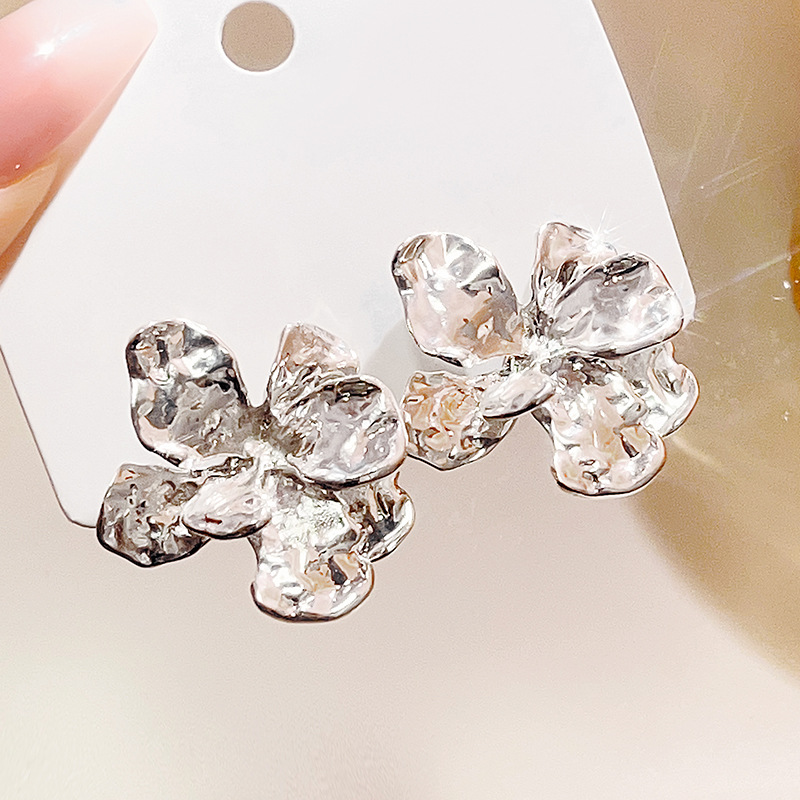 Wholesale of Japanese and Korean light luxury liquid flower ear studs, silver needle irregular earrings, three-dimensional design sense and cold style earrings