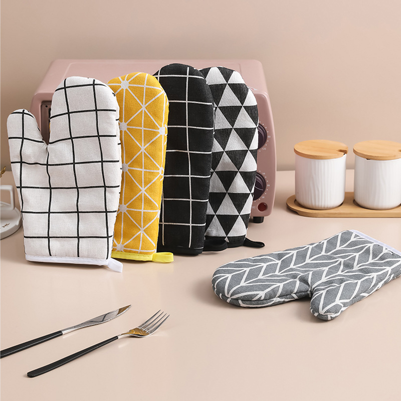 Kitchen Microwave Heat Insulation Gloves Thickened Plaid Heat Proof Gloves High Temperature Baking Cotton Linen Oven Gloves details Picture