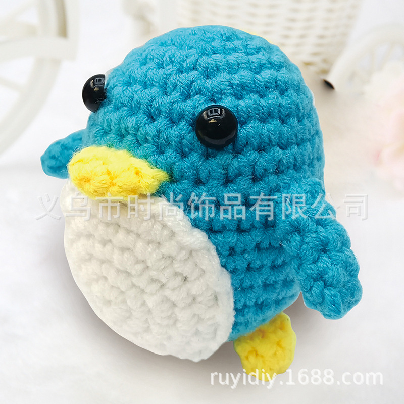 A beginner's diy knitting material set for wool crochet, cute penguin English illustrated tutorial details Picture