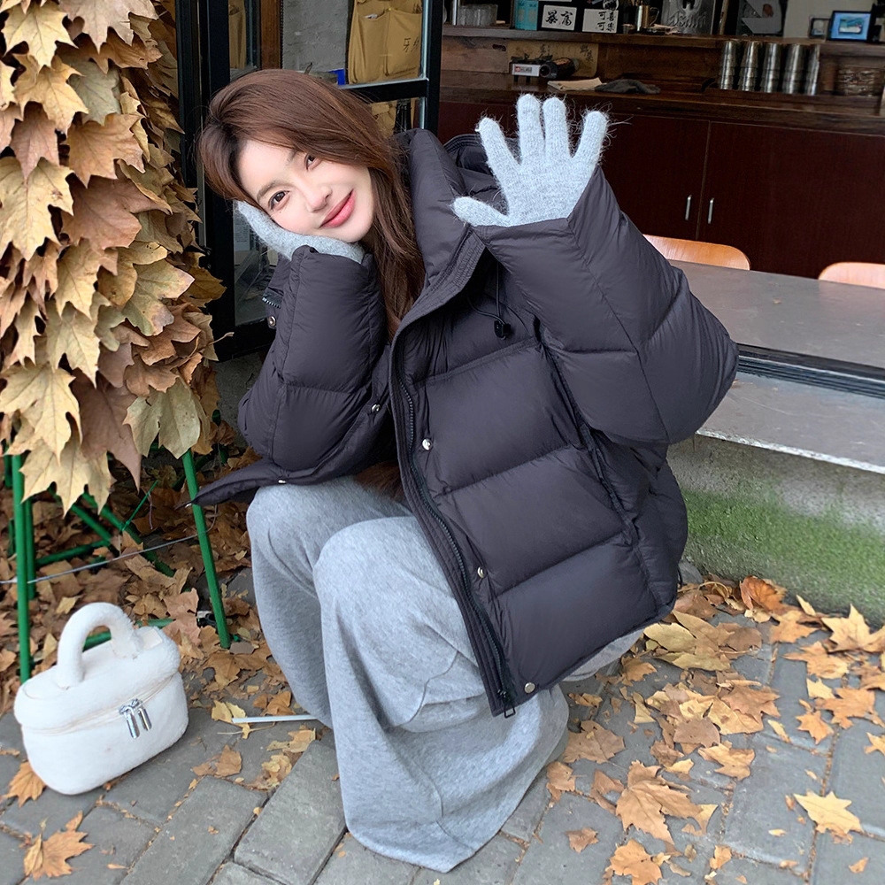 2025 New style of petite thickened cloud cream puff 90 white duck down down jacket for women, short bread jacket and winter coat Specification image
