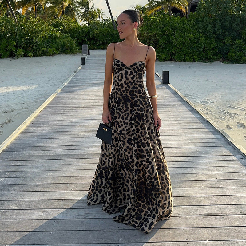 Halter leopard print long dress, a new women's dress with halter leopard print from Europe and America, for the autumn and winter of 2024 details Picture