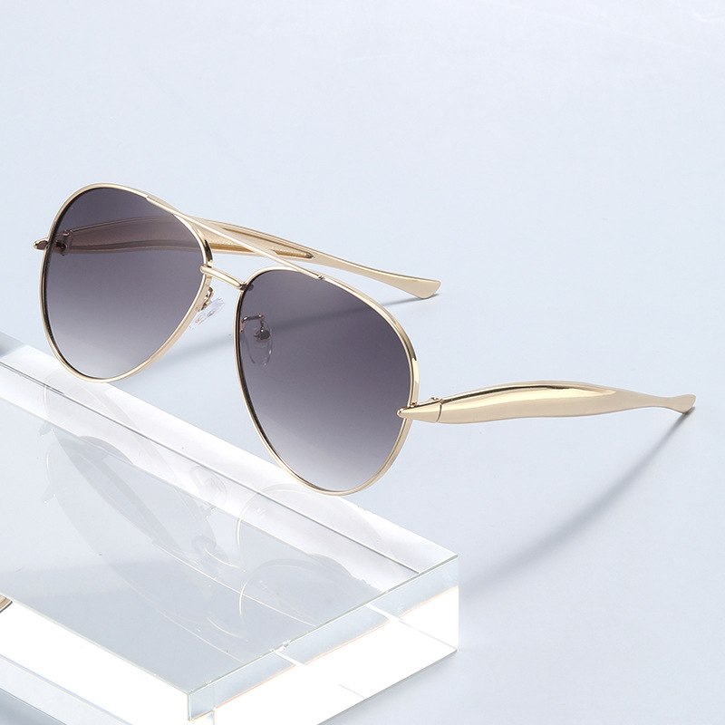 Metal-framed retro, fashionable and high-end sunglasses, street style trendy sunglasses, new toma-shaped sunglasses details Picture
