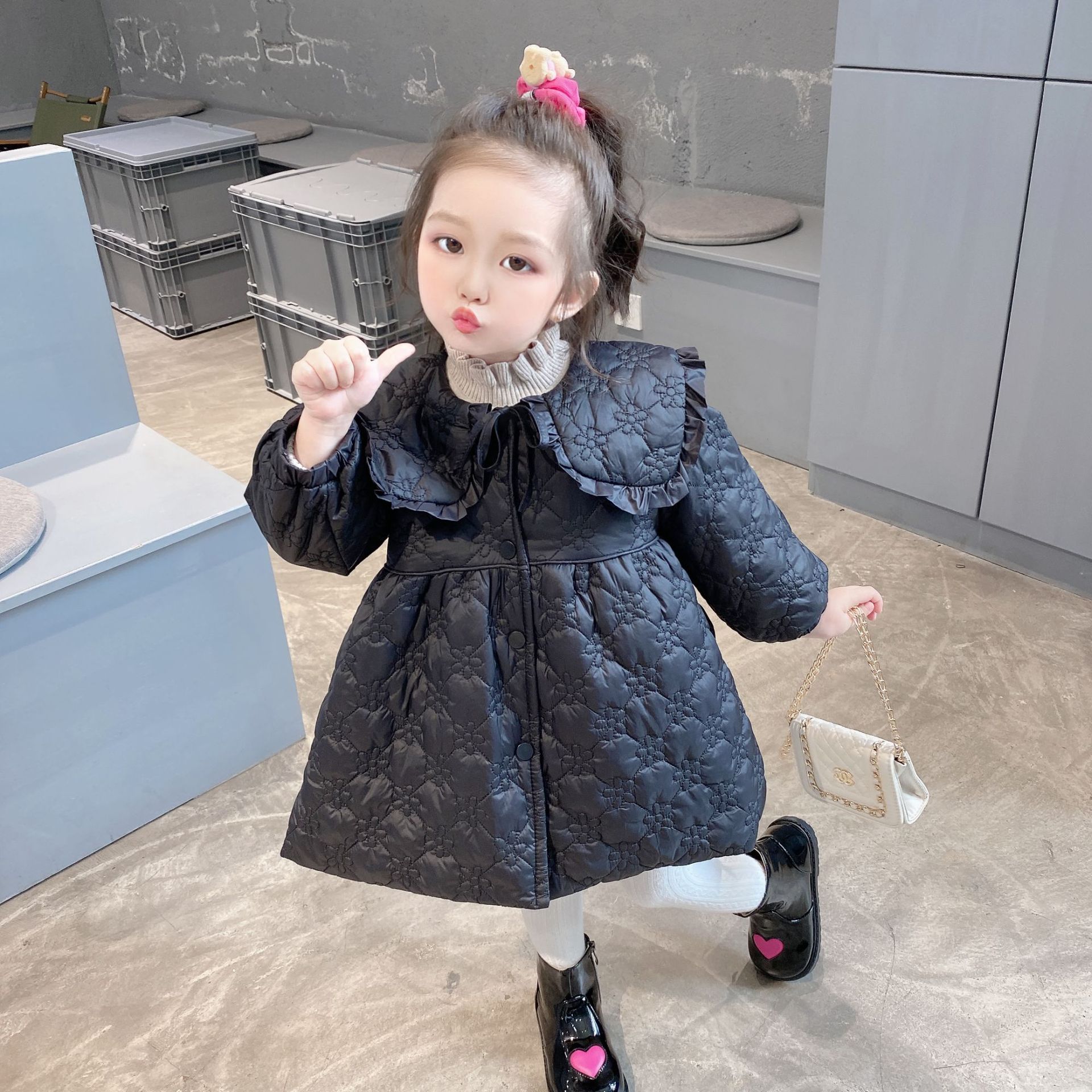 Girls' autumn and winter coats, children's wear 2022, fashionable little girls with cotton-padded Korean thickened mid-length embroidered cotton-padded clothes, trendy details Picture