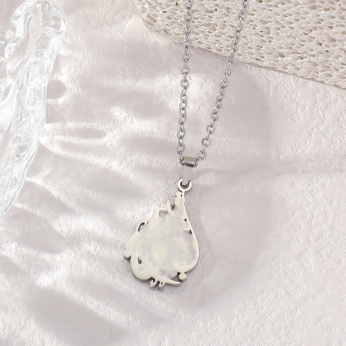 Cross-border exclusive irregular-shaped pendant necklace, high-end men's and women's stainless steel collarbone necklace accessory Specification image