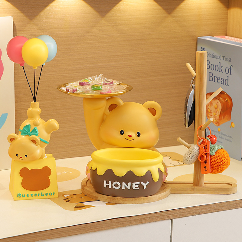 Cute butter bear, entrance door key storage, foyer ornaments, living room home, shoe cabinet, new home decoration details Picture