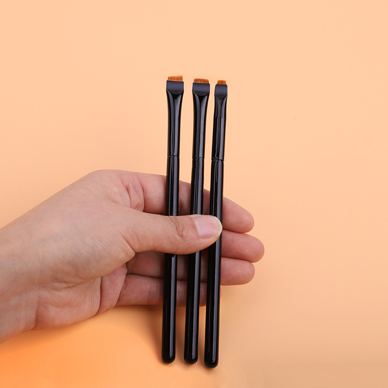 Yellow Wolf tail hair, blade, straight head eyeliner brush, eyebrow brush, large and small blade, millimeter-level eyeshadow brush, animal hair makeup brush Application Scenario