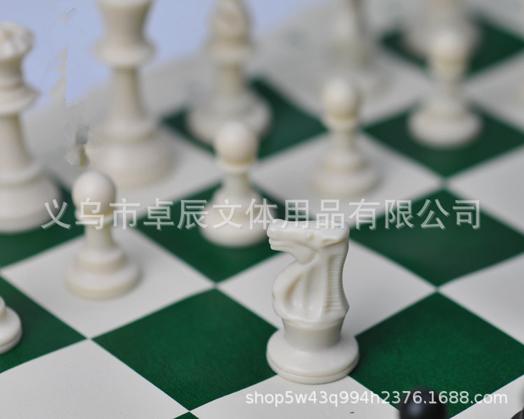 适用比赛皮革国际象棋套装塑料棋子3.8英寸+棋盘43CM儿童娱乐游戏