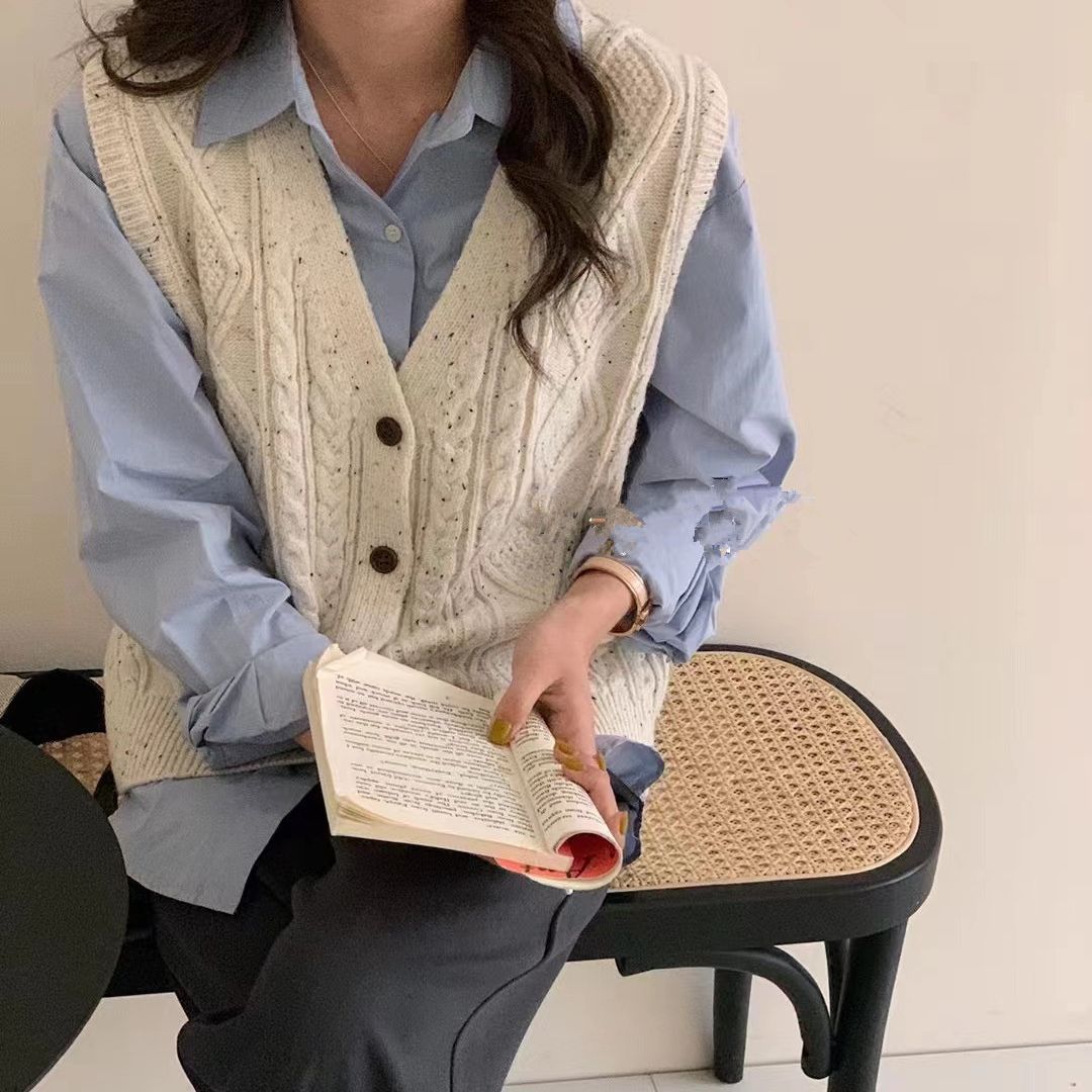 The new spring and autumn style of women's knitted cardigan, vest and polka dot yarn layering casual single-breasted top is trendy for women Application Scenario