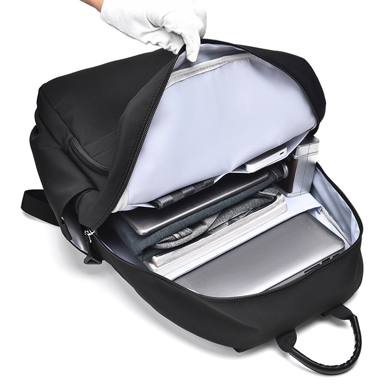 Cross-border men's outdoor backpacks for junior high school, senior high school and college students, large-capacity travel and leisure computer backpacks with contrasting colors Application Scenario