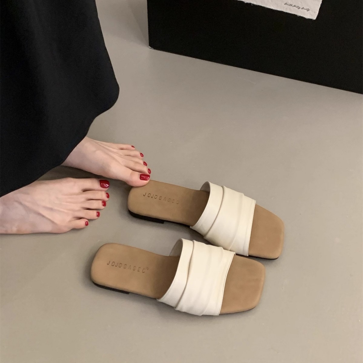 韩系小凉拖褶皱软皮一字拖鞋女外穿夏季配裙子休闲度假海边沙滩鞋