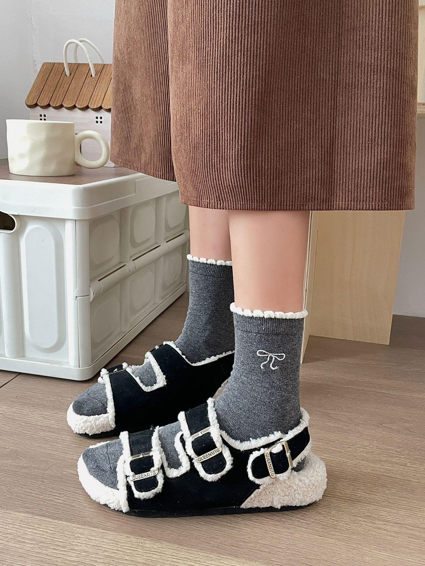 One-piece consignment of socks from the street stall: ballet-style lace embroidery bow socks, combed cotton Japanese-style miu style white mid-calf socks, grey pile socks pic 32