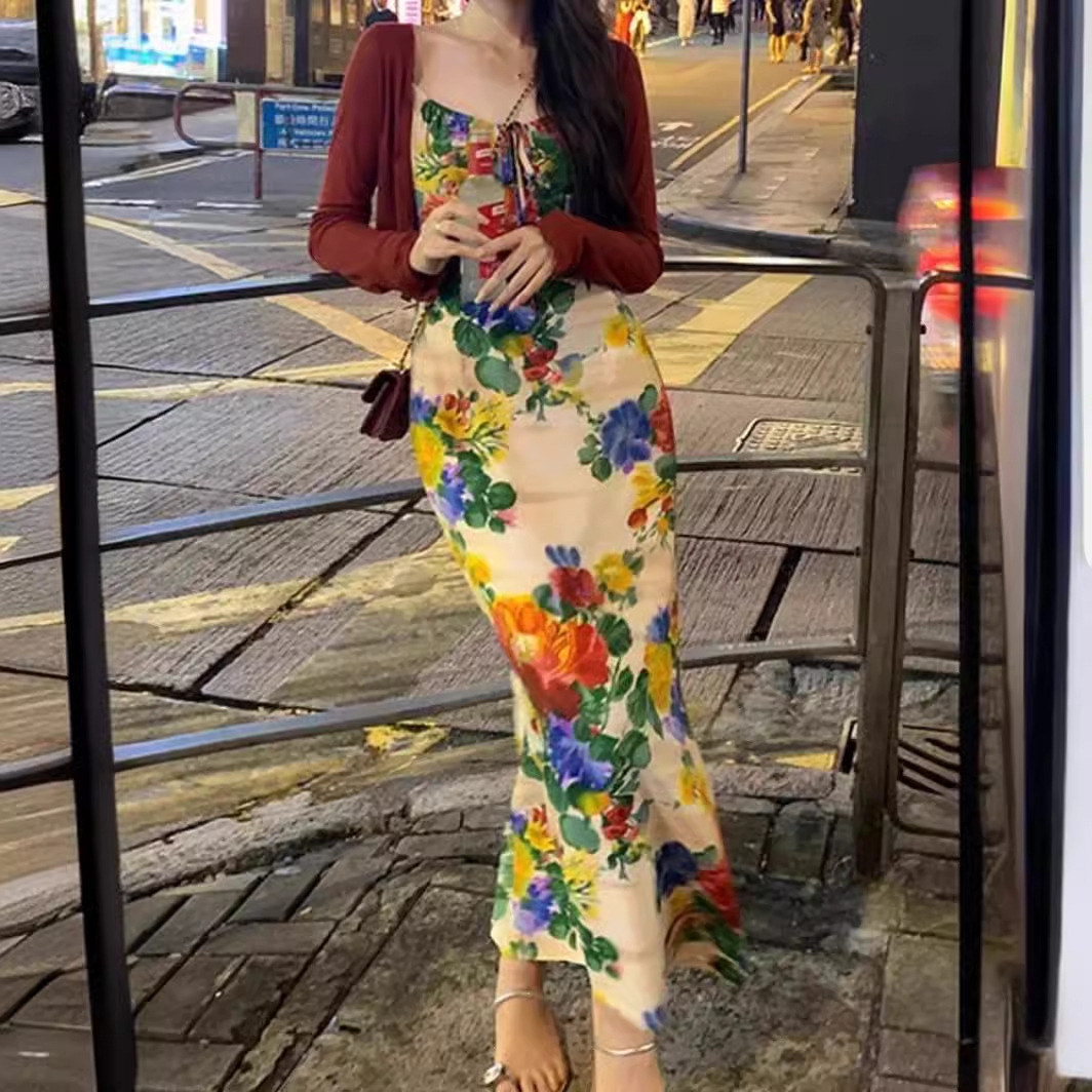 "Fair and bright [California Dream] Hong Kong-style retro floral print dress for women's summer short cardigan halter dress. Application Scenario