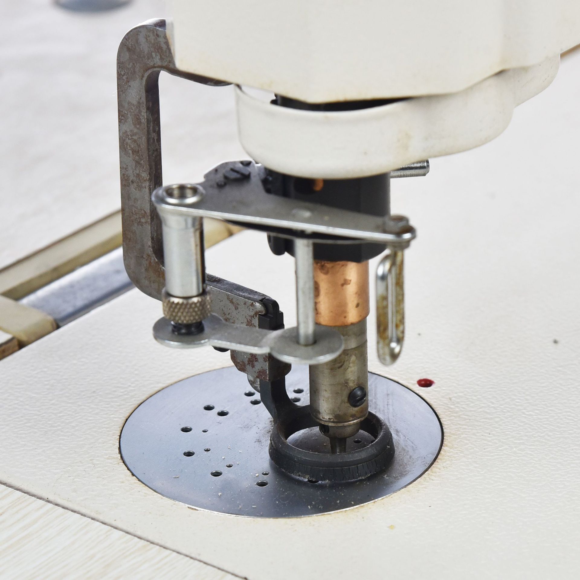 Hand-cranked embroidery machine, hand-pushed universal embroidery machine, towel embroidery chain embroidery, mesh embroidery, make-up embroidery, ribbon embroidery, rope embroidery machine wholesale Specification image