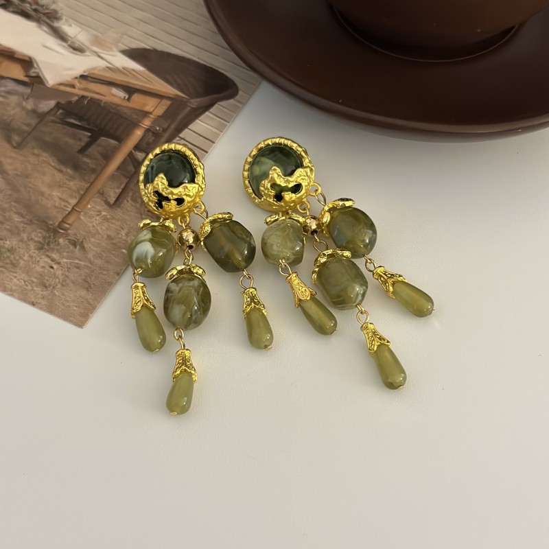 Baroque Court Dinner Vintage Long Temperament Earrings Drop Medieval Green Olive Gemstone Tassel Earrings Stud Application Scenario