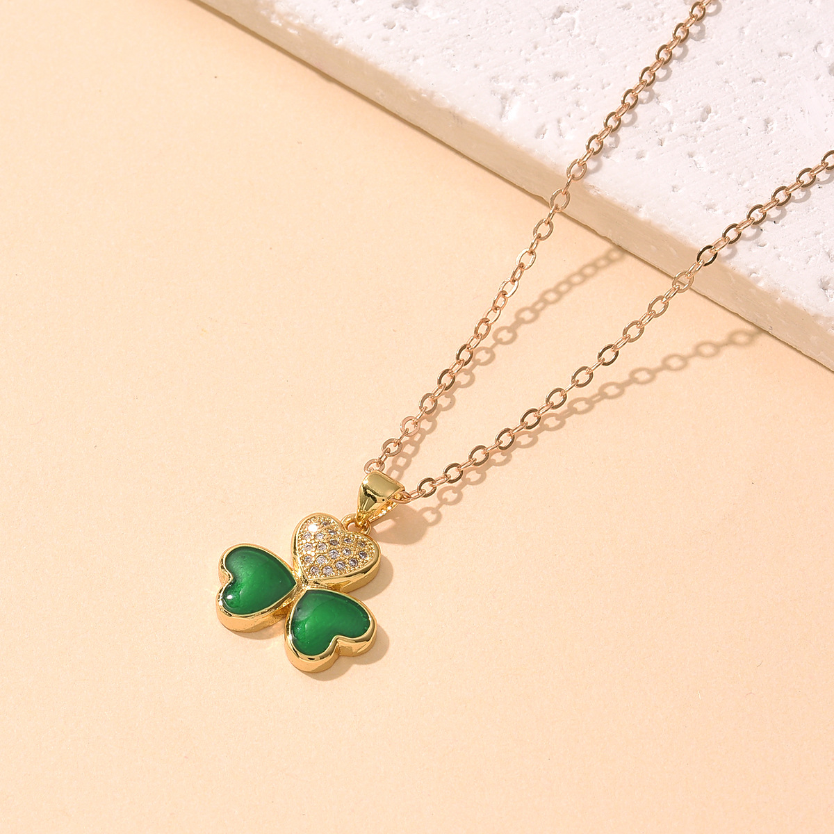 Fashionable clover heart-shaped pendant necklace with simple and fashionable design, DIY zircon accessory necklace pendant details Picture