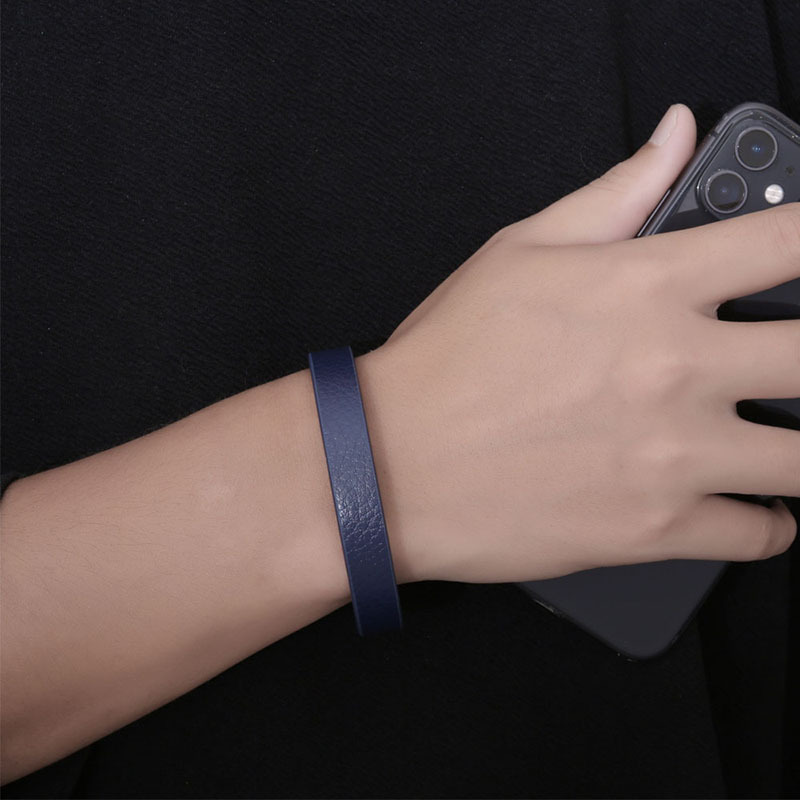Imi Blue Leather Bracelet Men's Titanium Steel Buckle Leather Bracelet Leather Bracelet Simple Men's Bracelet Yl159 Application Scenario