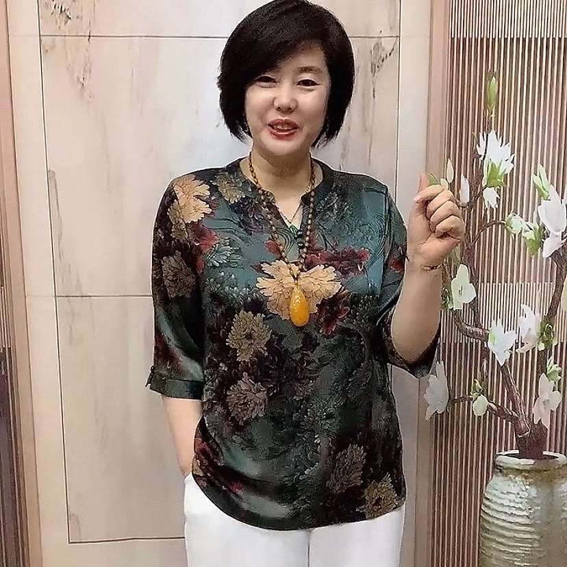 Wholesale of large-sized, loose and flower-patterned peony-patterned small shirts for middle-aged and elderly mothers in 2022 Specification image