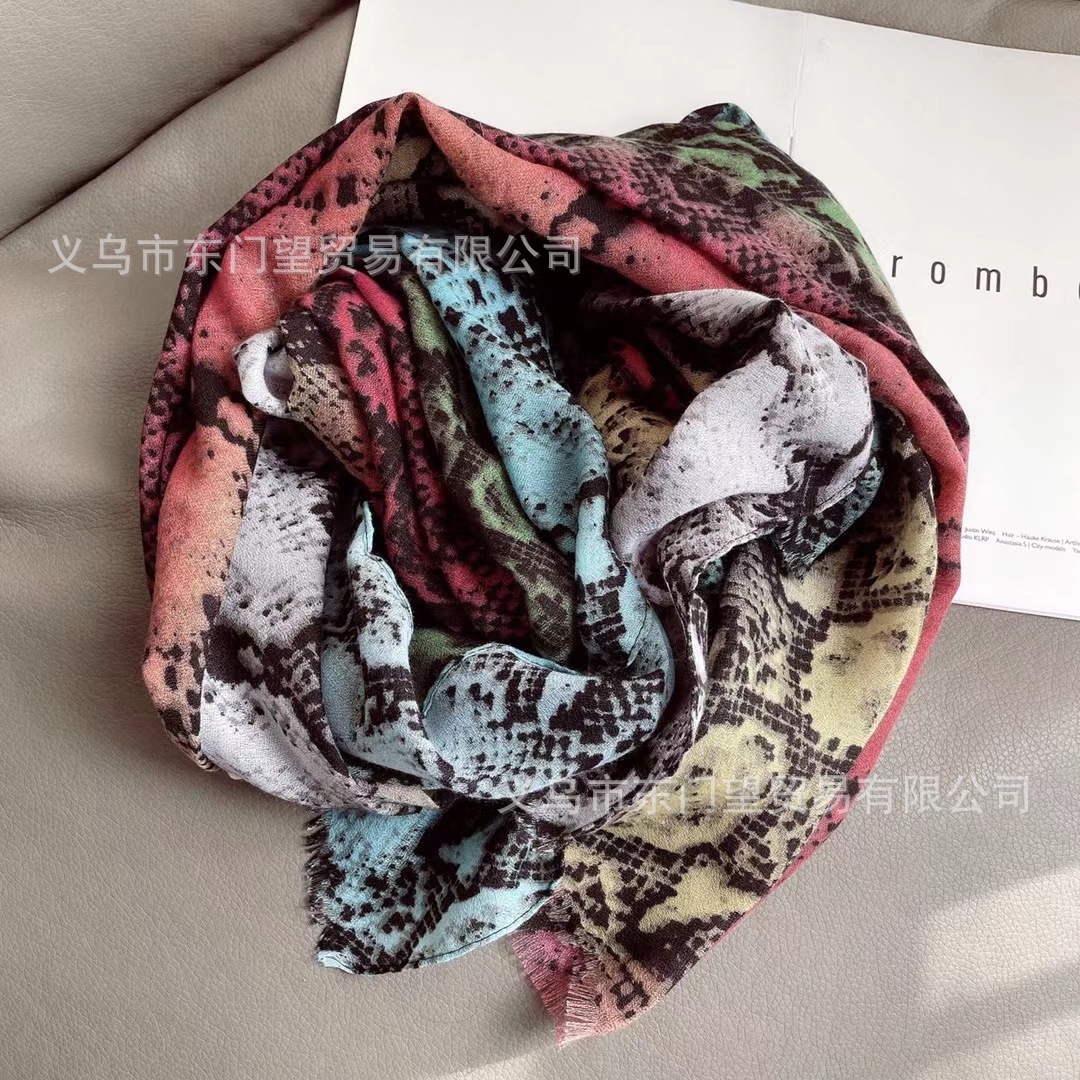 Dongmenwang New Scarf Leopard Print Splicing Color Shawl Gradual Leopard Print Snake Print Animal Print Gauze Scarf Can Be Customized Decoration details Picture