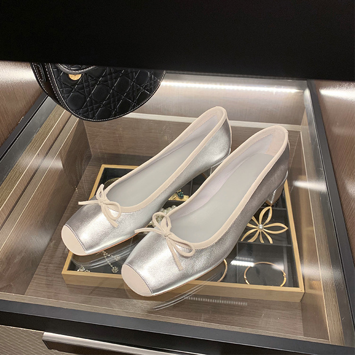 Silk and lambskin French square-toed bow flat shoes, one foot shows small feet, shallow opening ballet shoes, single shoes for women details Picture