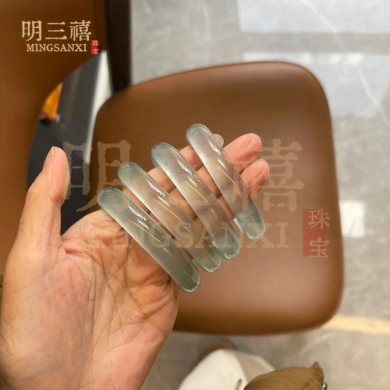 冰种石英岩玉手镯蓝水天青冻天空蓝手镯翡翠平替库里蓝水沫玉手镯