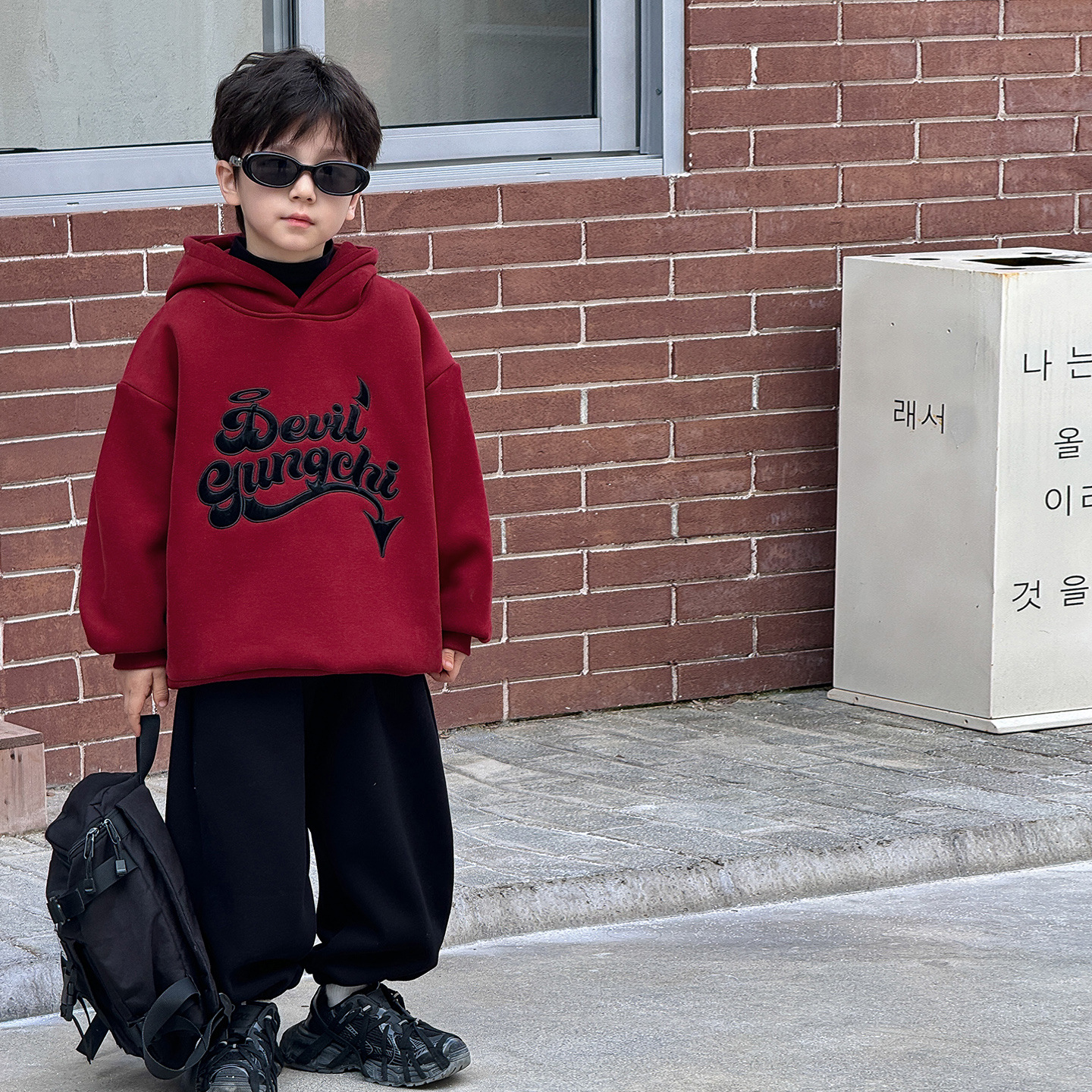 Tongku 2024 Children's Winter Collection Huzhou Zhili Children's Clothing One-piece fleece Little Devil Standing Horn Letter Hooded Boys' Sweatshirt Application Scenario