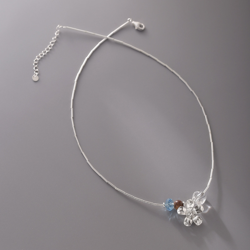 925 sterling silver irregular crystal flower sandalwood necklace for women, simple, light luxury, fashionable and individual collarbone chain N0992 Application Scenario