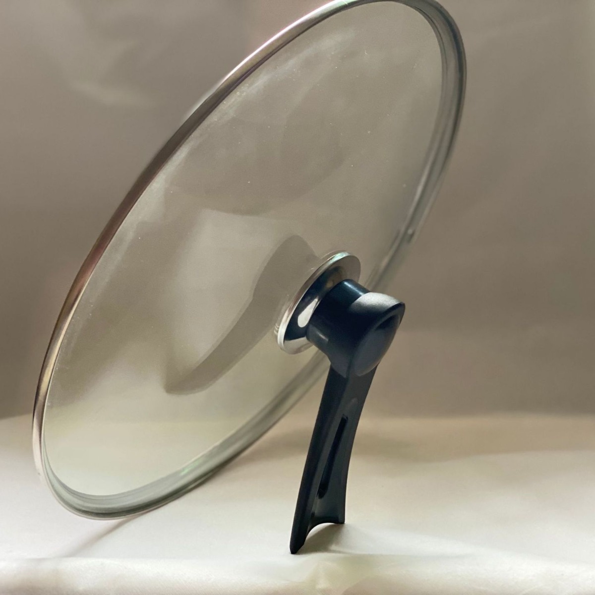 Ergonomic Handle and Balanced Design of Wok
