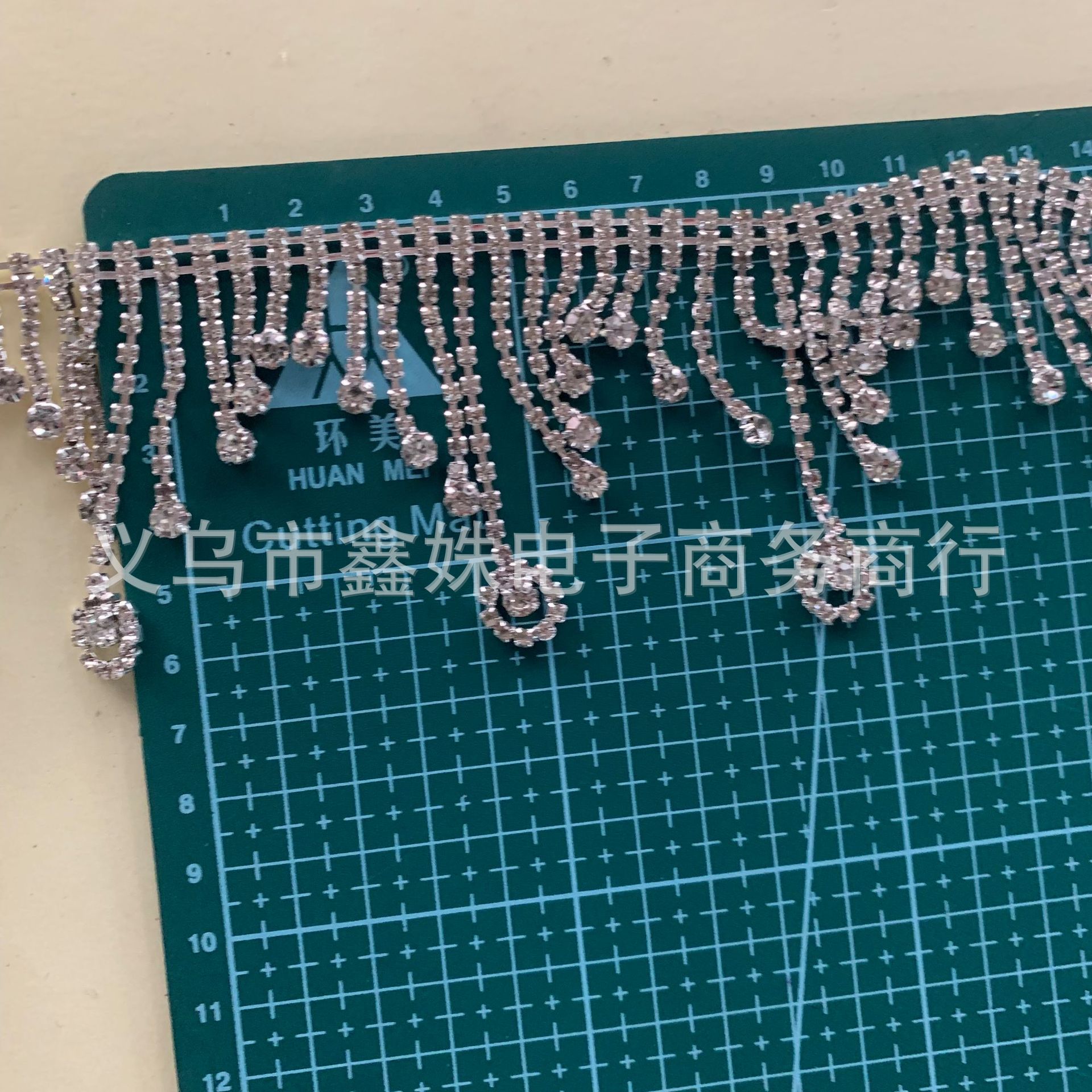 Tassel chain, triangular wavy lace, rhinestone welded chain, wedding dress and evening gown accessory decorative chain details Picture