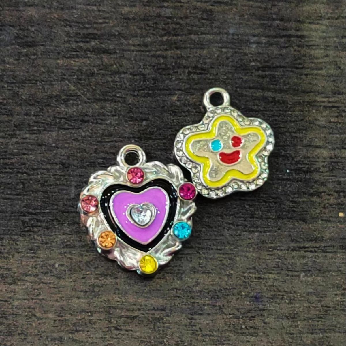 Niche Instagram irregular necklaces, bracelets, cartoon alloy oil-dripping heart-shaped hollowed-out pendants, earrings, accessories and jewelry min Application Scenario