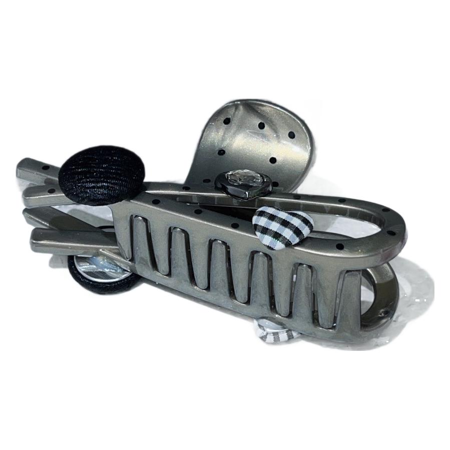 The 2024 new black and white polka dot ribbon gripper is simple, versatile and high-end. It features a shark clip with a medium to large hair volume Item Picture