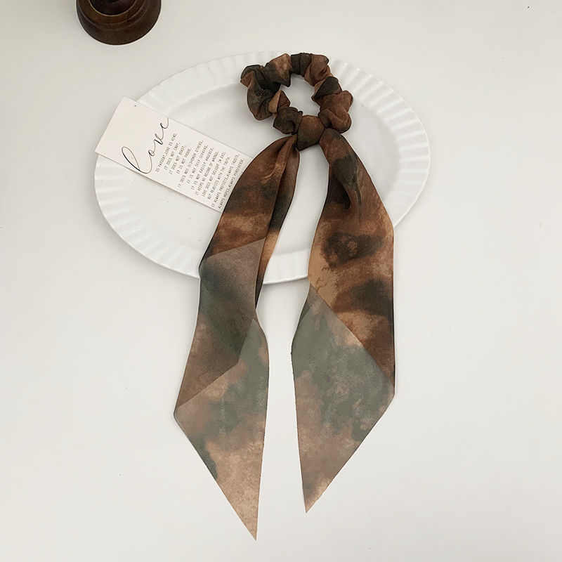 A super ethereal French retro hair tie, a simple and elegant hair accessory for women's outings, and a long ribbon-tied hair tie Item Picture