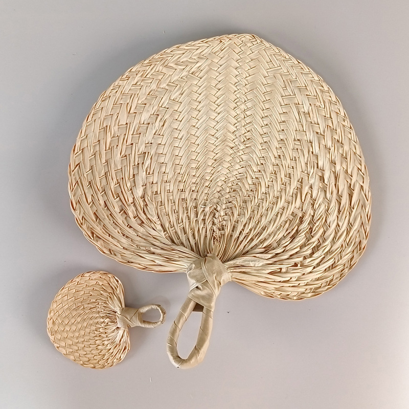 Woven Grass Palm Leaf Braided Fan Retro Chinese Fan Summer Cooling Hand-Hand-Braided Insect Repellent Fan Application Scenario