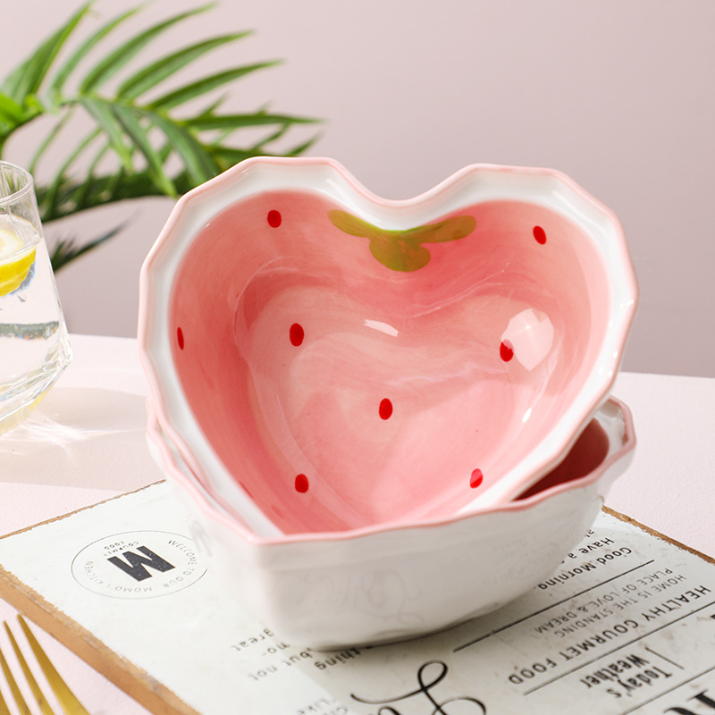 Popular ceramic strawberry bowl, heart-shaped bowl, cute rice bowl, girlish salad bowl, household tableware Specification image