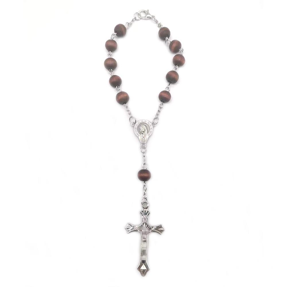 European And American Foreign Trade Cross-Border Sales Of Classic Wooden Beads Beads Beads Bracelet Foreign Trade Hot Pine Beaded Cross Pendant Rosary Bracelet Manufacturers Wholesale Application Scenario