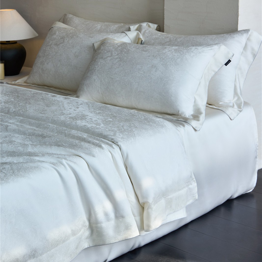 Italian light luxury style high-end custom-made silk smooth nude feel bedding, Austrian LF Lanser Lyocell Tencel four-piece set