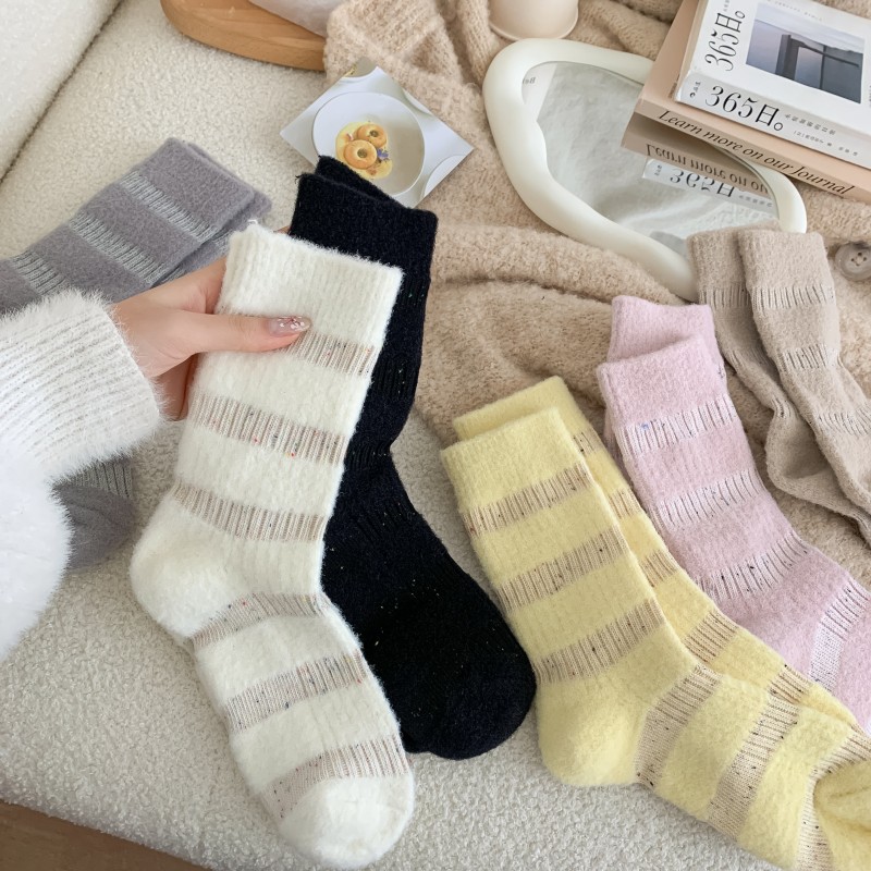 Sock street stall, one-piece consignment for autumn and winter soft and fluffy striped socks, women's thick needle polka dot yarn ins trendy cotton socks, warm pile mid-calf socks, one-piece consignment