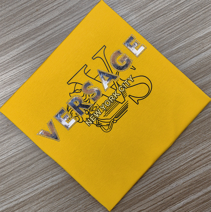 The 2024 new men's round-neck short-sleeved shirt with embossed diamond letters and mercerized cotton is comfortable, breathable and slimming. The men's half-sleeved shirt is cool and stylish Application Scenario