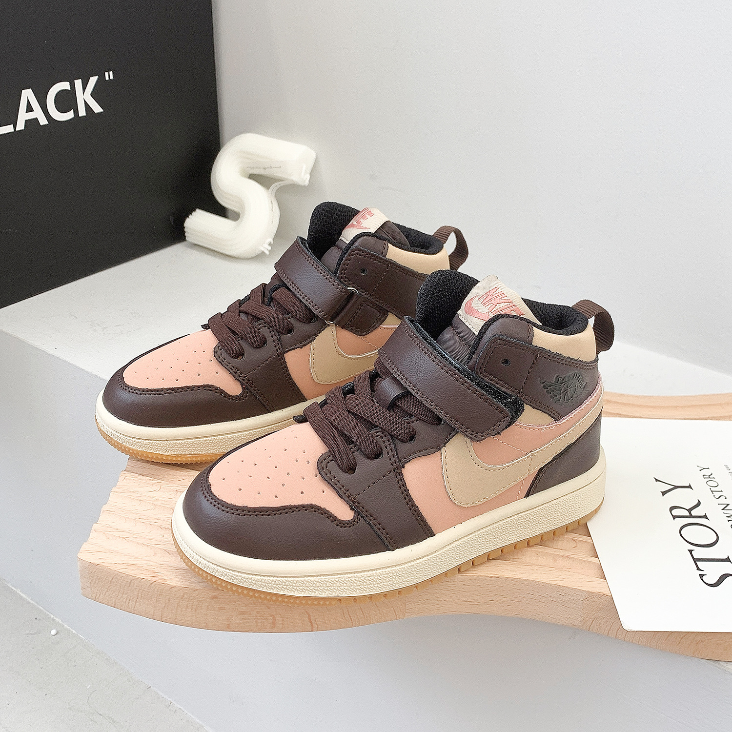 2022 Autumn New children's shoes: High-top sneakers for kids, Korean-style soft-soled casual shoes for girls, and trendy basketball shoes for boys details Picture
