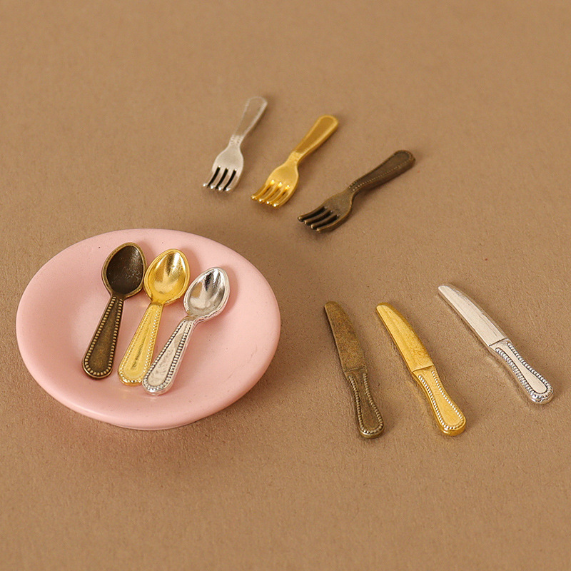 Dollhouse miniature classic knife, fork and spoon tableware simulation mini dollhouse scene model Decorative small ornaments Specification image
