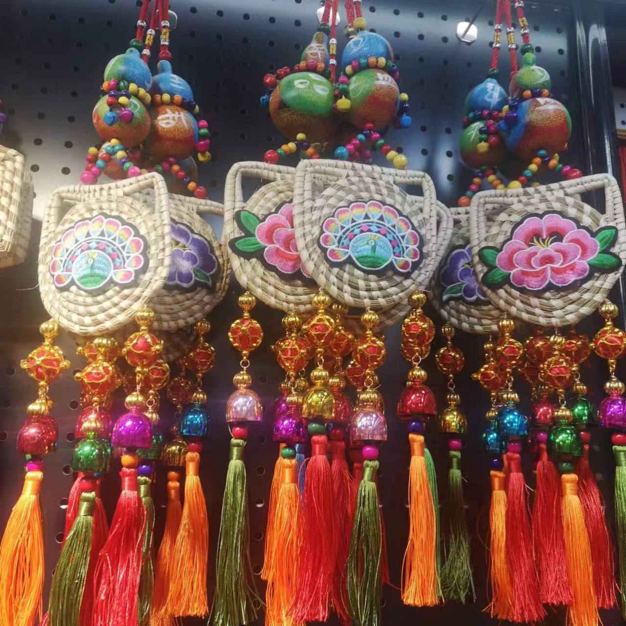 Manufacturers Direct Sales Of Color Gourd Grass Woven Ethnic Style Embroidery Tourist Attractions Souvenir Home Creative Decorative Pendant details Picture